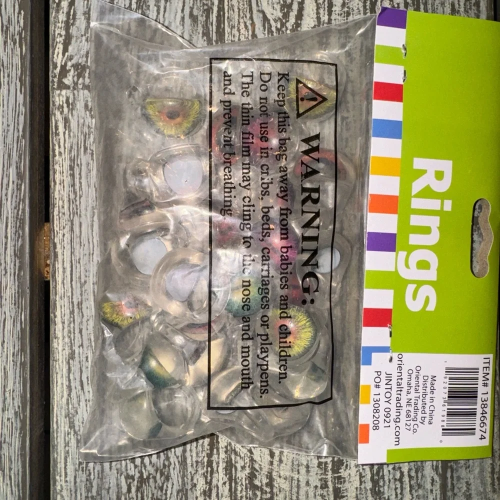 HUGE NEW Oriental Trading Company Halloween Party Supplies/Party Favors Bundle